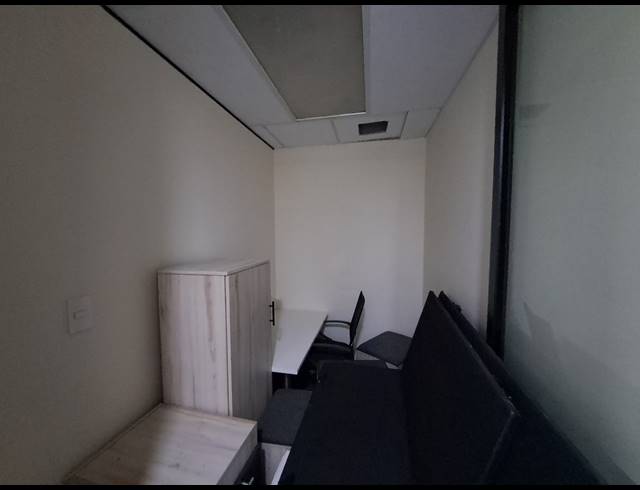 174M² OFFICE TO LET IN DUNKELD WEST